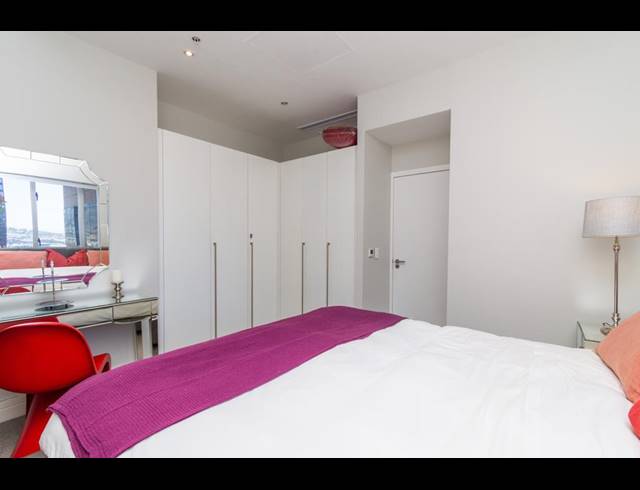 1 BEDROOM APARTMENT RENTED IN CAPE TOWN CITY CENTRE